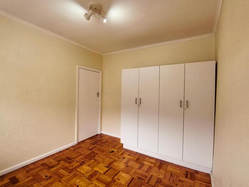 2 Bedroom Property for Sale in Vredehoek Western Cape